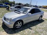 Mercedes-Benz C 200 2001 года за 2 250 000 тг. в Сарыагаш – фото 2