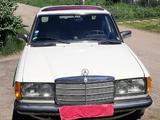 Mercedes-Benz E 200 1983 года за 2 500 000 тг. в Алтай