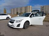 Chevrolet Cruze 2014 года за 3 850 000 тг. в Астана – фото 2