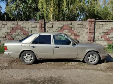 Mercedes-Benz E 230 1991 года за 1 600 000 тг. в Алматы – фото 2