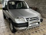 Chevrolet Niva 2003 годаүшін2 600 000 тг. в Есик – фото 2