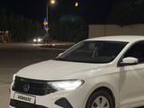 Volkswagen Polo 2022 года за 7 400 000 тг. в Актобе