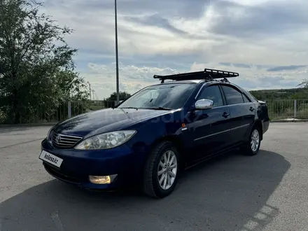 Toyota Camry 2004 года за 4 500 000 тг. в Актобе – фото 2