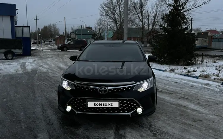 Toyota Camry 2015 года за 11 150 000 тг. в Актобе