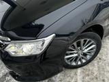 Toyota Camry 2015 годаfor11 150 000 тг. в Актобе – фото 4