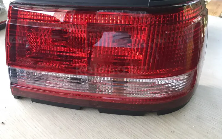 Задний правый фонарь Mazda 626 хетчбэк хрустальный за 7 000 тг. в Алматы