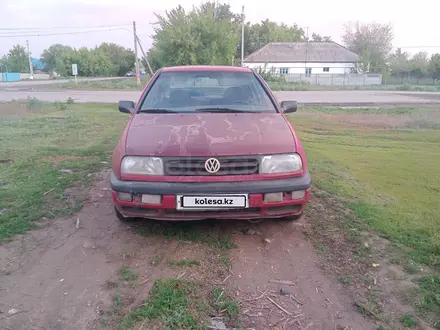 Volkswagen Vento 1992 года за 650 000 тг. в Актобе – фото 2