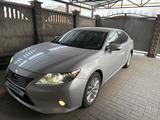 Lexus ES 300h 2013 года за 11 700 000 тг. в Алматы