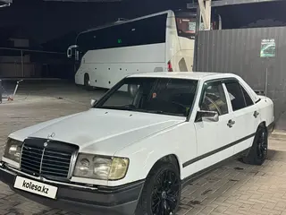 Mercedes-Benz E 230