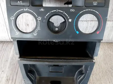 Консоль Toyota Corolla E130 за 20 000 тг. в Караганда