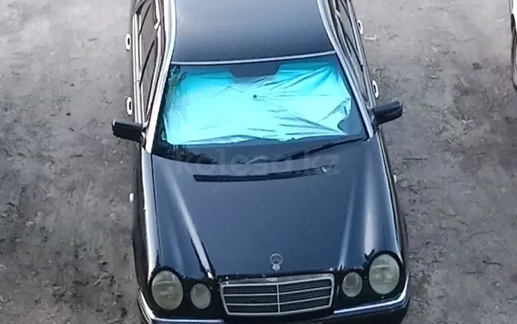 Mercedes-Benz E 200 1997 года за 2 100 000 тг. в Караганда