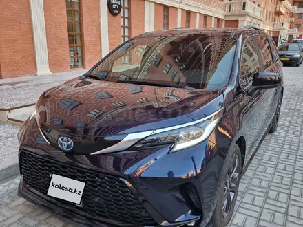 Toyota Sienna 2021 года за 27 399 000 тг. в Актау