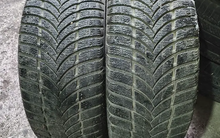 235/55R17 пара Maxxis за 25 000 тг. в Алматы