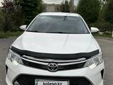 Toyota Camry 2015 годаүшін13 000 000 тг. в Шымкент – фото 2