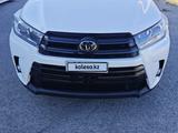 Toyota Highlander 2017 года за 12 700 000 тг. в Атырау