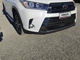 Toyota Highlander 2017 года за 12 700 000 тг. в Атырау – фото 2
