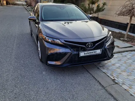 Toyota Camry 2022 года за 17 000 000 тг. в Шымкент