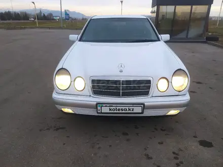 Mercedes-Benz E 280 1998 года за 2 800 000 тг. в Тараз – фото 19