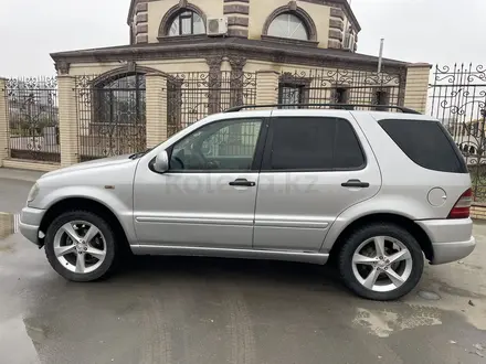 Mercedes-Benz ML 320 1999 года за 3 000 000 тг. в Атырау – фото 7