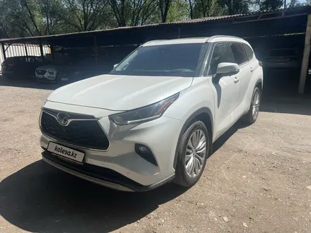 Toyota Highlander 2022 года за 24 512 463 тг. в Алматы