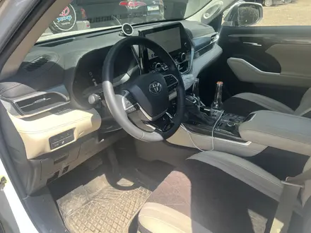 Toyota Highlander 2022 года за 24 512 463 тг. в Алматы – фото 6
