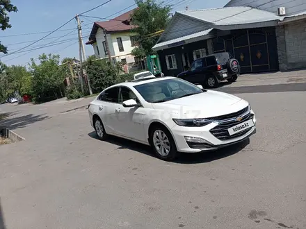 Chevrolet Malibu 2020 года за 9 300 000 тг. в Алматы – фото 4