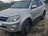 Toyota Fortuner 2007 года за 8 000 000 тг. в Уральск – фото 2