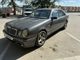 Mercedes-Benz E 230