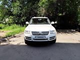 Volkswagen Touareg 2005 годаүшін4 800 000 тг. в Алматы