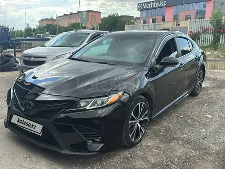 Toyota Camry 2018 года за 10 700 000 тг. в Шымкент