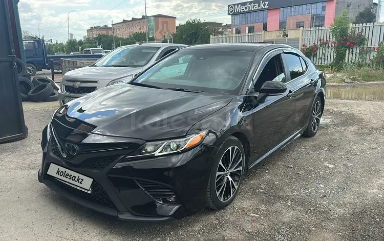 Toyota Camry 2018 года за 10 700 000 тг. в Шымкент