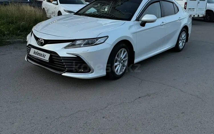 Toyota Camry 2021 года за 14 200 000 тг. в Астана