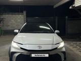 Toyota Camry 2024 года за 14 200 000 тг. в Алматы – фото 3