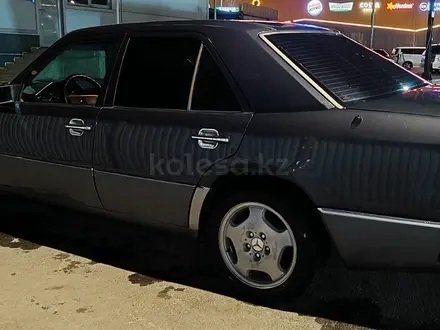 Mercedes-Benz E 230 1991 года за 1 850 000 тг. в Алматы – фото 3