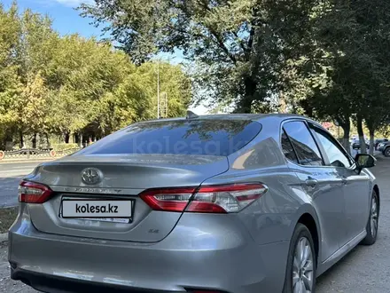 Toyota Camry 2019 года за 12 500 000 тг. в Актобе – фото 7