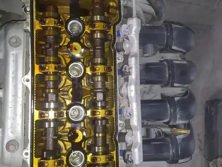 Двигатель 1ZZ-FE 1.8 на Toyota Avensis за 400 000 тг. в Актау – фото 2
