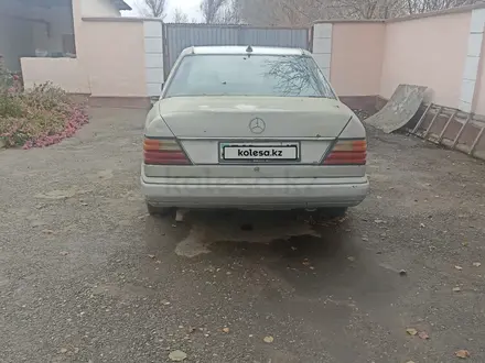 Mercedes-Benz E 200 1988 года за 600 000 тг. в Шымкент – фото 2