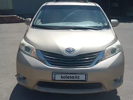 Toyota Sienna 2011 года за 9 500 000 тг. в Алматы