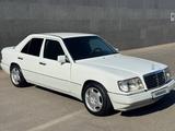 Mercedes-Benz E 220 1995 года за 2 799 999 тг. в Шымкент – фото 2