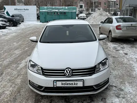 Volkswagen Passat 2014 года за 5 690 000 тг. в Павлодар – фото 2