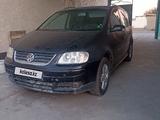 Volkswagen Touran 2005 годаүшін3 300 000 тг. в Туркестан