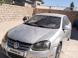 Volkswagen Jetta 2006 годаfor1 350 000 тг. в Жанаозен