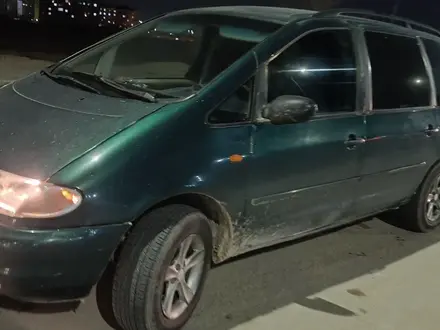 Volkswagen Sharan 1997 года за 2 000 000 тг. в Актау