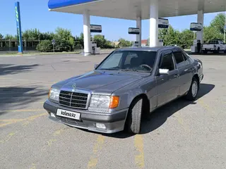 Mercedes-Benz E 230
