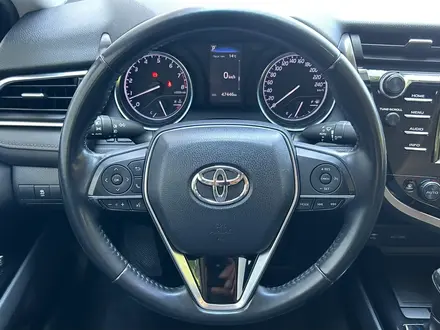 Toyota Camry 2019 года за 11 290 000 тг. в Алматы – фото 15