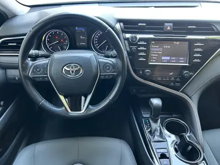 Toyota Camry 2019 года за 11 290 000 тг. в Алматы – фото 14