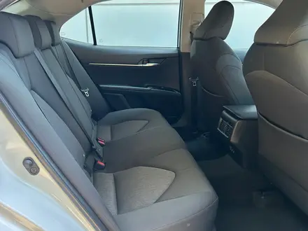 Toyota Camry 2019 года за 11 290 000 тг. в Алматы – фото 13