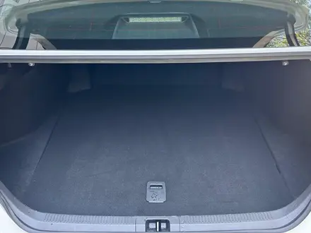 Toyota Camry 2019 года за 11 290 000 тг. в Алматы – фото 18