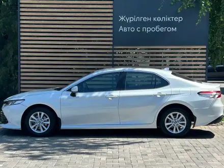 Toyota Camry 2019 года за 11 290 000 тг. в Алматы – фото 7