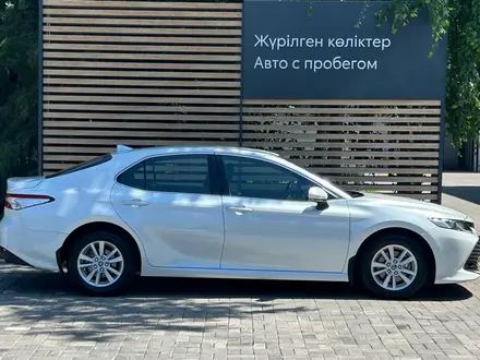 Toyota Camry 2019 года за 11 290 000 тг. в Алматы – фото 8